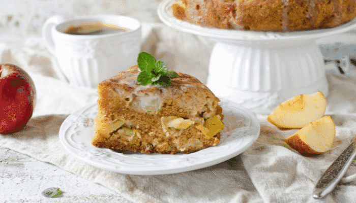 Se Surpreenda com esta Receita de Bolo de Maçã com Canela. Saiba Mais. 