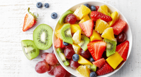 Salada de Frutas com Whey. Faça Uma Refeição Completa e Nutritiva Usando Apenas 3 Ingredientes