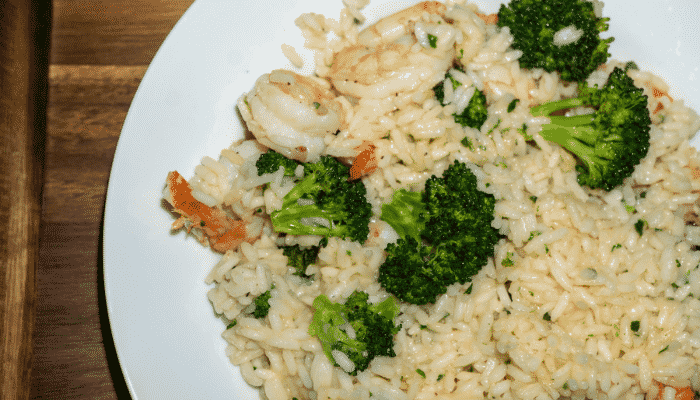 Arroz com Brócolis e alho-poró. Faça uma refeição extremamente saborosa usando poucos ingredientes