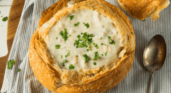 Sopa de queijo no pão italiano tão gostosa que você vai esquecer de todas as outras