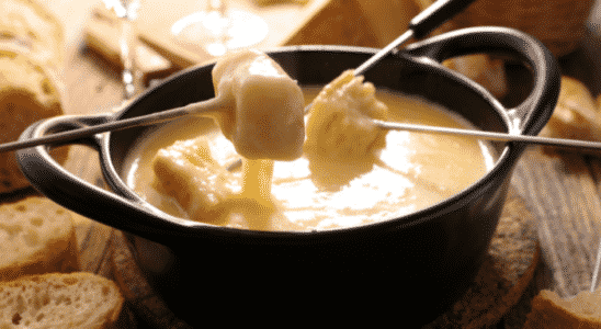 Descobrir a melhor receita de Fondue de queijo super fácil e rápido rende muito