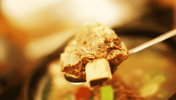 Sopa de costelinha com mandioca extremamente deliciosa e irresistível confira