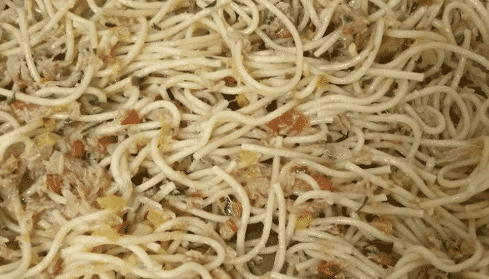 Salada de espaguete com atum a melhor receita que você vai ver na vida