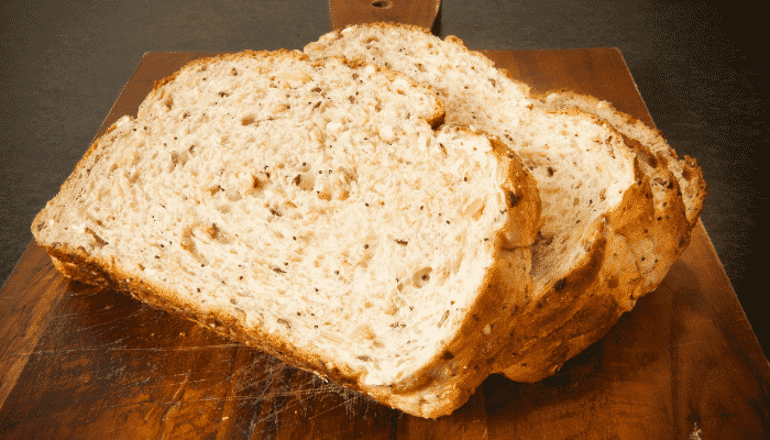 Pão integral de micro-ondas macio e fofinho para comer no café da manhã confira