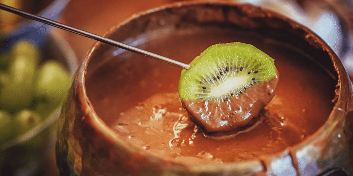 Como fazer fondue de chocolate fácil e rápido gente é uma delícia