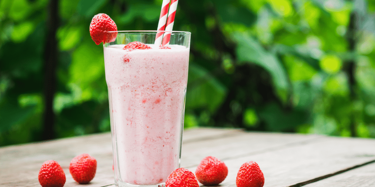 Milkshake de frutas vermelhas delicioso que aprendi com minha avó