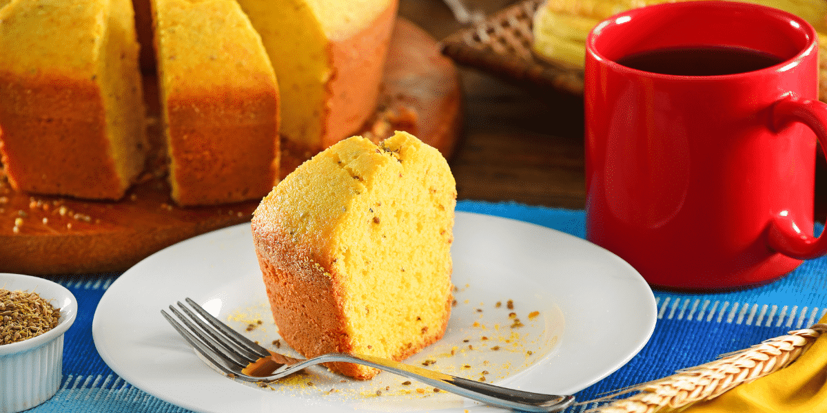 Bolo de milho fofinho da vovó feito no liquidificador