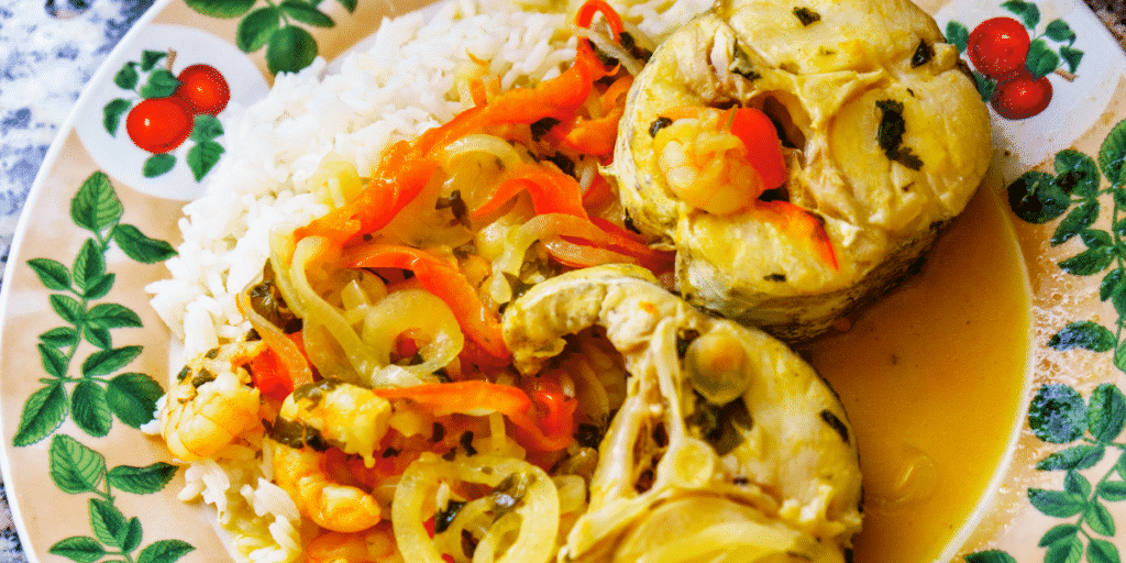 Moqueca de peixe deliciosa e fácil que vovó aprendeu na Bahia