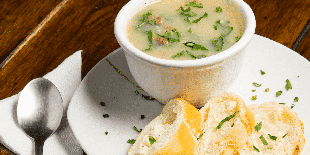 Caldo de mandioca e carne seca ótimo para esse tempo frio