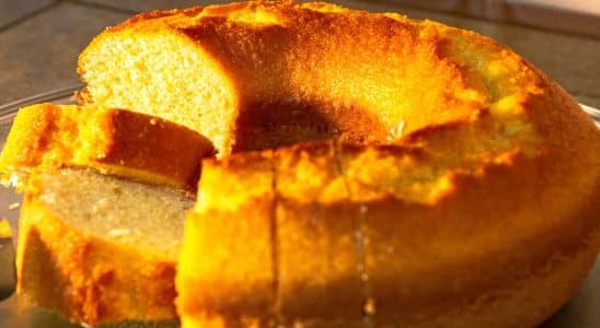 Receita de bolo de fubá cremoso com requeijão