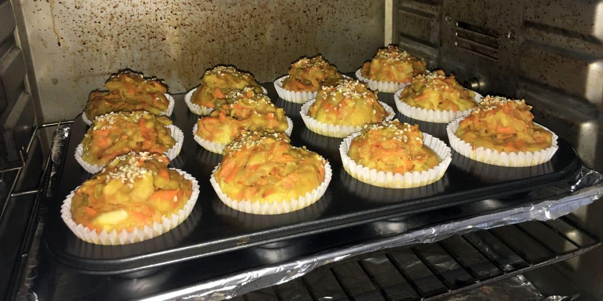 Muffin de cenoura salgado delicioso e fácil com ingredientes que você tem no armário