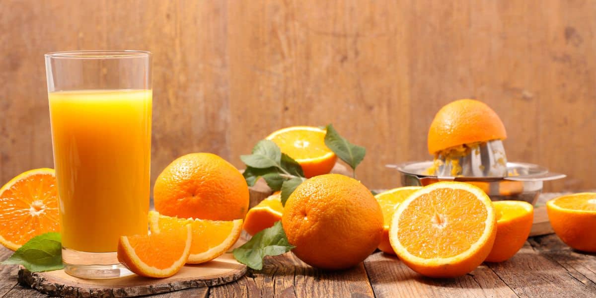 Como fazer suco de laranja com hortelã