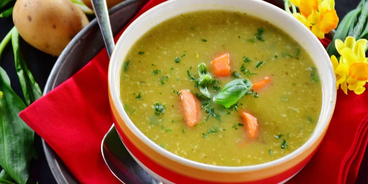 Sopa de fubá cremosa simples receita caseira de vovó muito saborosa e fácil de preparar