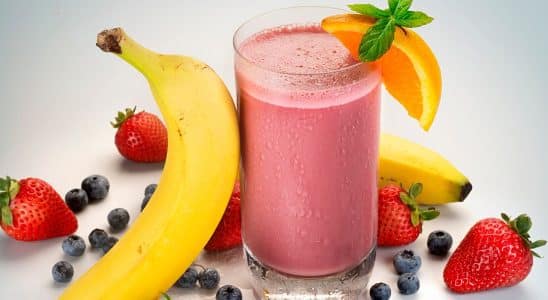 smoothie de frutas vermelhas congeladas