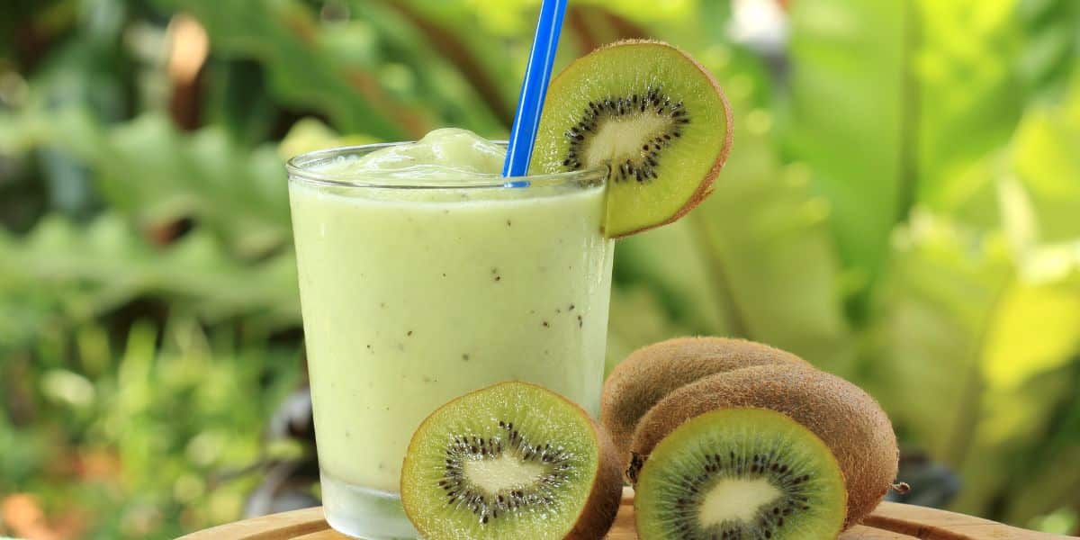 Suco de kiwi com maracujá 