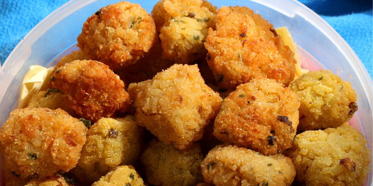 Receita simples de bolinho de arroz saboroso para fazer em casa bem rapidinho