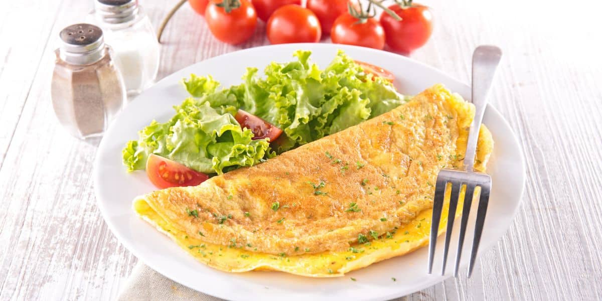 Como fazer omelete fácil e rápido para um lanche bem gostoso