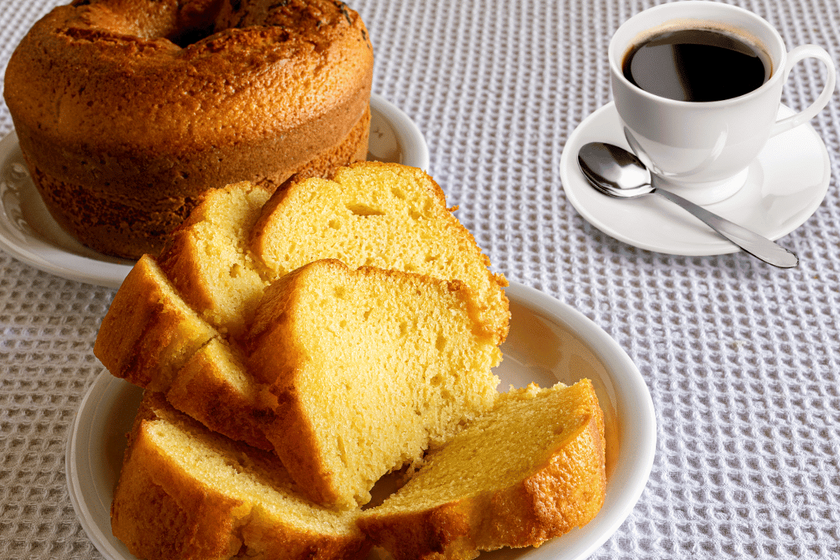 Bolo de flocão de milho com leite de coco delicioso simples e fácil