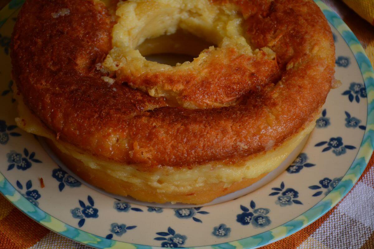 Receita de bolo de fubá com iogurte fácil ideal para o café da manhã