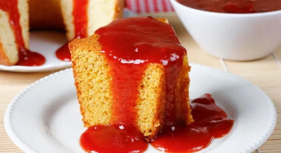 Bolo de Fubá com Goiabada Simples de Liquidificador