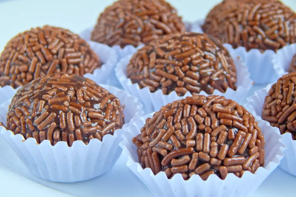 Receita de Brigadeiro: A Delícia Brasileira que Conquista o Mundo