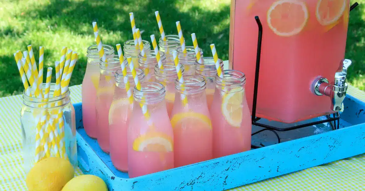 Pink Lemonade: Aprenda a Fazer Essa Bebida Refrescante e Colorida